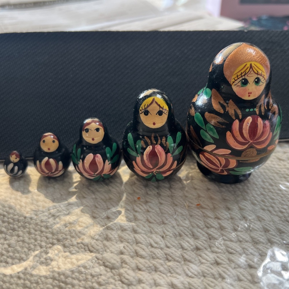 Vintage Wood Russian Nesting Dolls Colorful Floral 5 Dolls Pink/Blk Hand Painted
